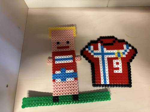 Barna liker godt å perle - og det er mye fotballspillere og norgedrakter som perles